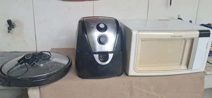 Kit: Air Frier Af-17, Grill Cadence Grl294 e Micro-ondas Eletrolux MEF33
