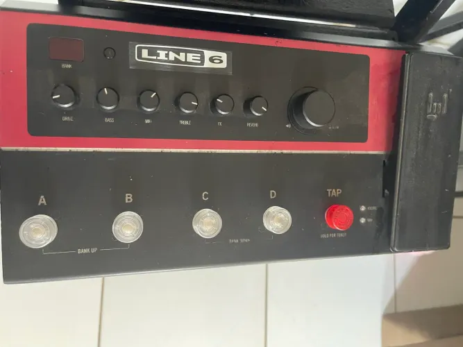 Pedaleira guitarra line 6 fx100