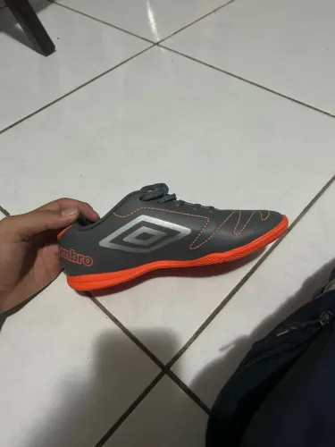 Chuteira Umbro