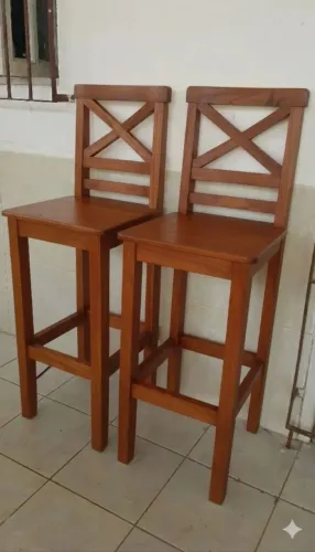 Banquetas de Madeira Maciça - Conforto e Estilo