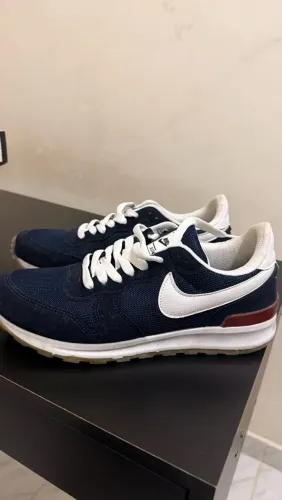 Tênis Nike Air Azul-Marinho e Branco