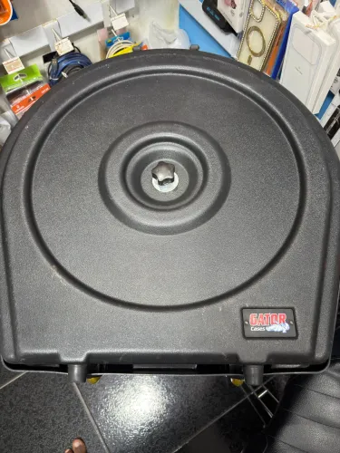 CASE GATOR ATÉ 22 COM RODINHAS (TOPADO)