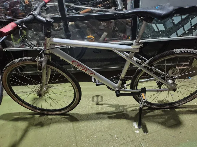 Bicicleta GT aggressor aro 26 toda em alumínio. 