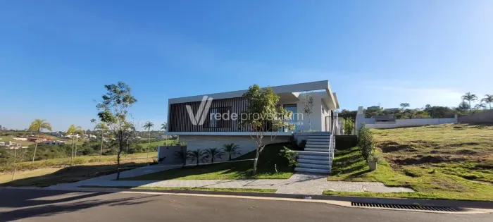 Casa à venda no Condomínio Entreverdes, com 4 suítes