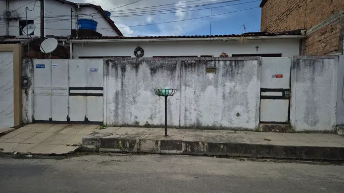 Casa no Conj Salvador lyra Próximo ao Shopping Pátio