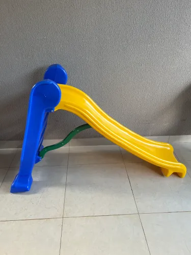 Vende-se ESCORREGADOR INFANTIL