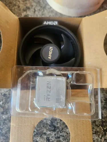 Ryzen 3 3200g + cooler box