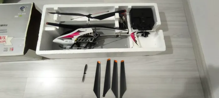Helicóptero de controle remoto