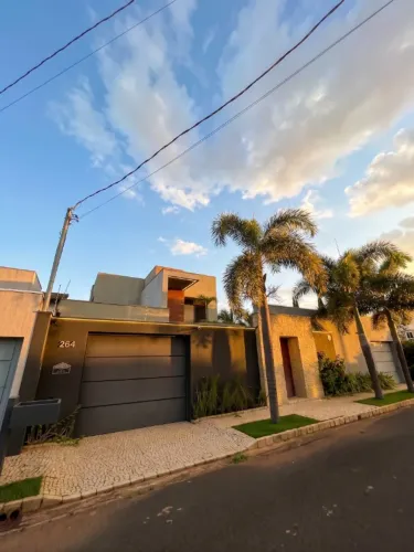 Casa Alto Padrão no Novo Mundo em Uberlândia | 278m², Piscina Aquecida, Sauna e Gourmet