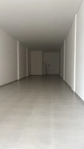 SALA COMERCIAL - PRONTA - AMPLAS / FRENTE RUA