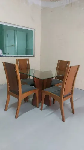 Mesa com 4 cadeiras
