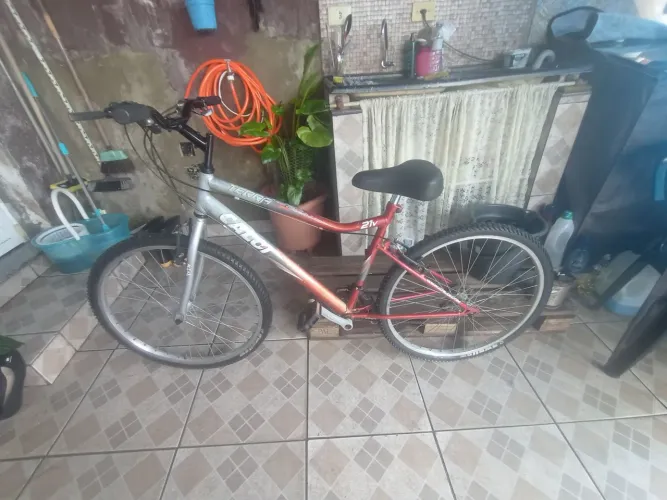 Vendo uma bicicleta Caloi aro 26com marcha 