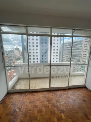 Apartamento 93m² com 3 quartos, varanda no centro prox. ao Cambuí em Campinas-SP.
