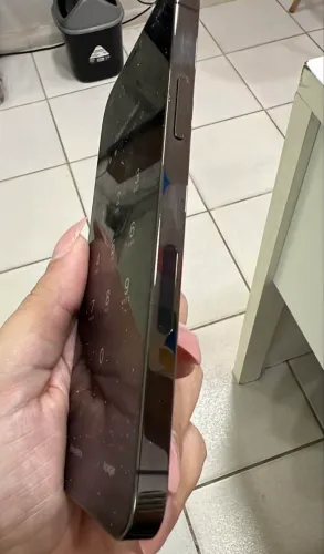 iPhone 12 Pro cinza de 2.300 por 1.800