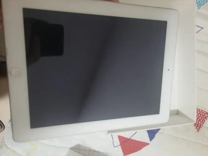 Vendo ipad mini seminovo, sem arranhões na tela já vai com caixa e carregador.