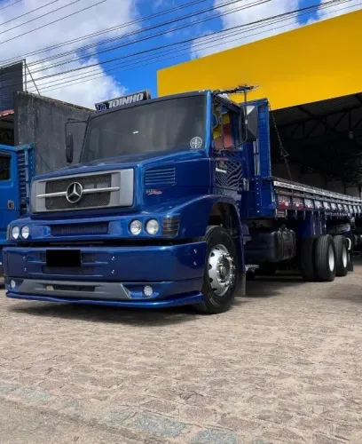 L-1620 6x2 ano 2011 carroceria 8,5m