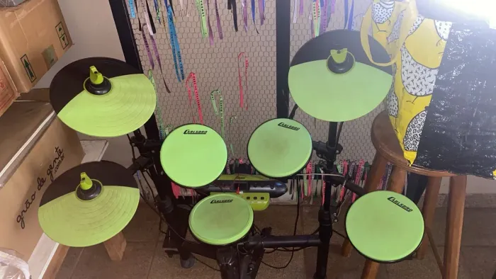 Bateria e Cajon Stagg infantil Pefeitos
