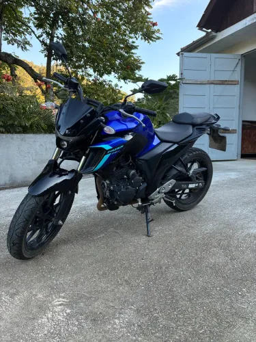 Yamaha FZ25 2024 semi nova 10774 KM Único Dono