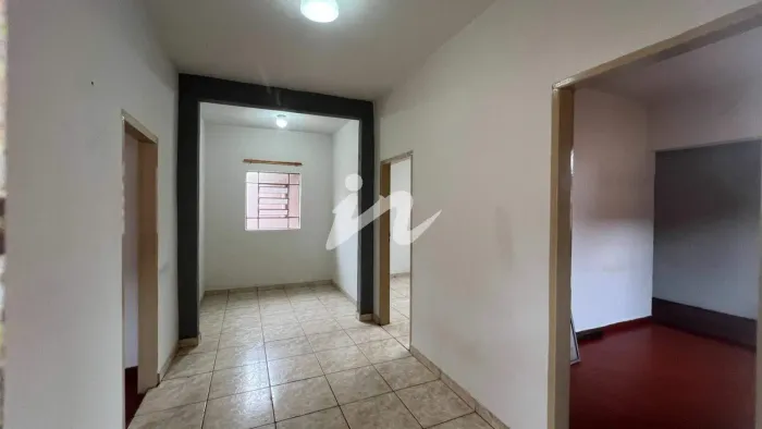 Casa residencial com 3 quartos, 2 banheiros e 2 vagas no Bairro Rezende (Uberlândia/MG)