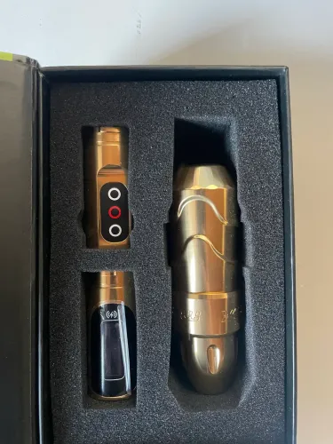 Maquina De Tatuagem Pen Sem Fio Wireless Dourada 2 Baterias Na Caixa