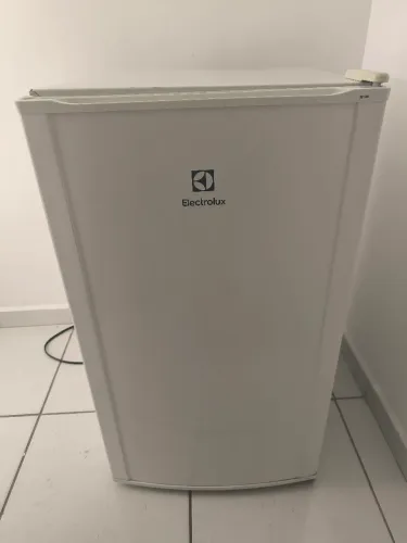 Frigobar Electrolux RE120