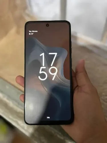 Moto g34 5g nfc com pequeno trincado