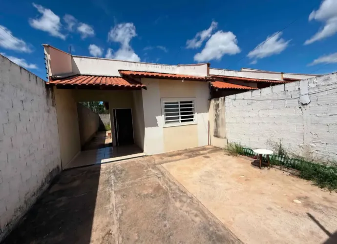 CASA EM BENEVIDES