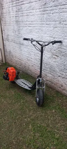 Patinete com partida elétrica