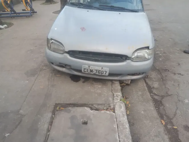 Capô Ford Escort Zetec SW