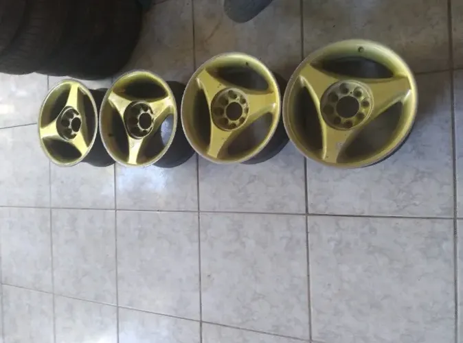 Jogo de 4 Rodas Esportivas Liga Leve 3 Pontas Douradas Multi-Furação