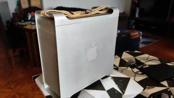 Gabinete Apple G5 adaptado para PC (Windows ou Hackintosh)