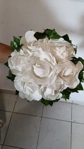 Bouquet de noiva de rosas brancas