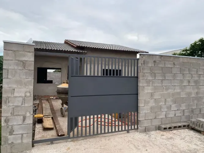 Casa térrea nova com piscina, 2 suítes - Bairro Mirante do Parque