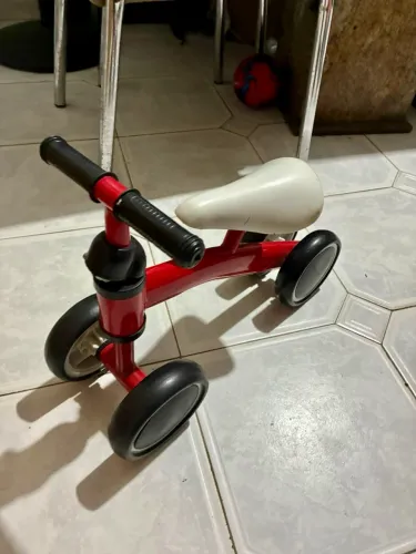 Triciclo infantil para equilíbrio 