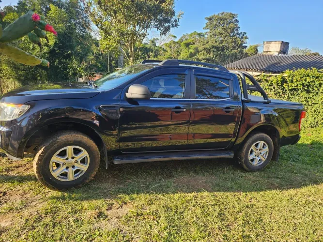 Ford Ranger XLS 2.5 16V 4X2 CD Flex 2015