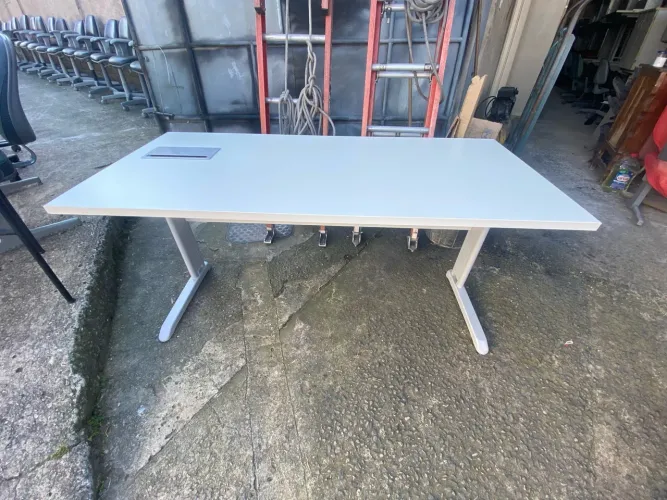 Mesa NOVA branca de escritório