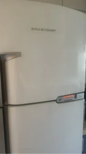Geladeira para concerto só gela o congelador