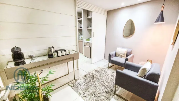 Sala Comercial Montada no Centro - Pronta para Usar com Acabamento de Alto Nível
