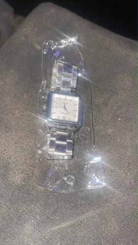 Vendo relógio feminino novo nunca usado zap *53