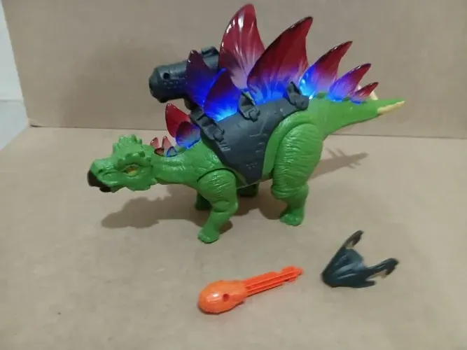 robo alive dino wars stegosaurus (modelo 7131/1123)