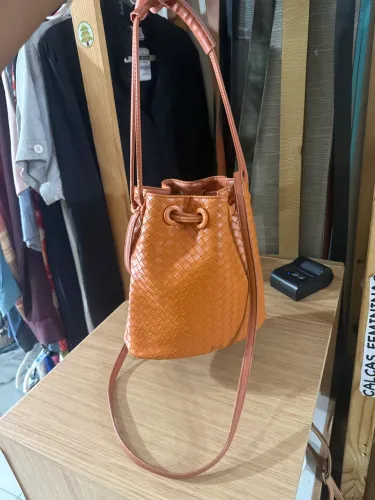 Bolsa Bucket Arezzo, Giorno, linda 