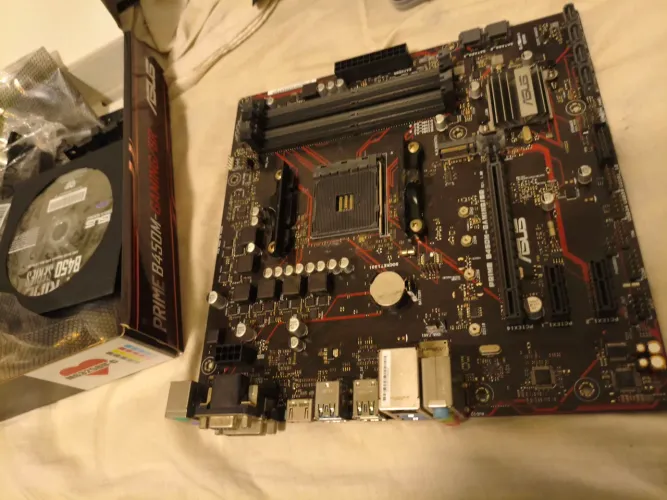 Placa Mãe Asus Prime B450M Gaming/BR (Com detalhes/ Para reparo ou peças)