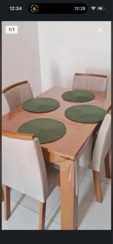 Mesa em perfeito estado 4 cadeiras