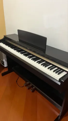 Piano Digital Yamaha Arius YDP-162 - Conservadíssimo | 88 Teclas Pesadas