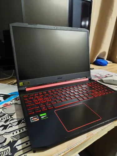 Acer Nitro 5 Ryzen 7 + GTX 1650