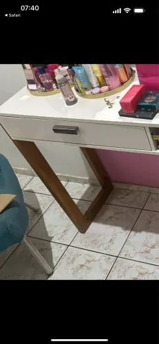 Penteadeira / escrivaninha 