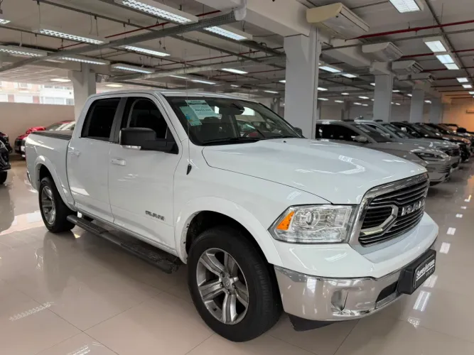 Ram Classic Laramie 5.7 V8 16V Gasolina 4X4 Aut. 2023