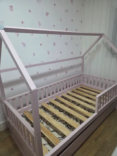 Cama Montessoriana Casinha Rosa Com Cama Auxiliar