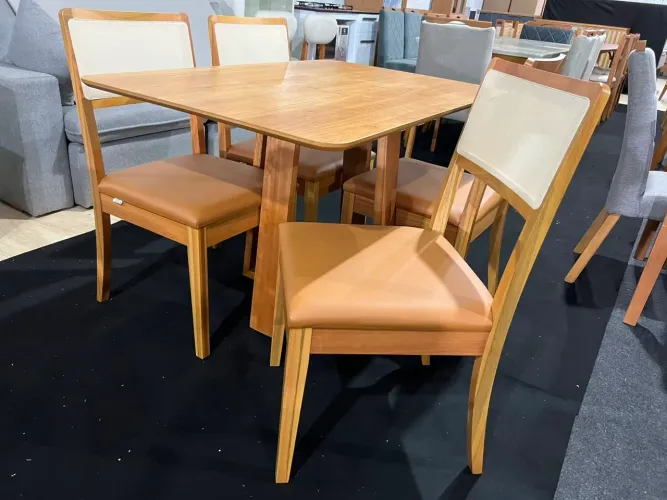 Mesa de Jantar com 4 cadeiras