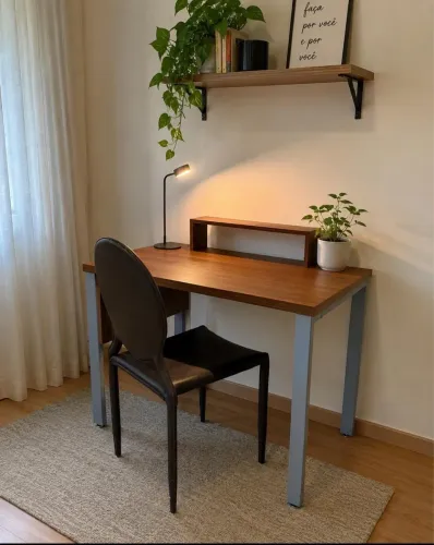 Mesa de escritório de alto padrão com ponto de energia e acompanha cadeira